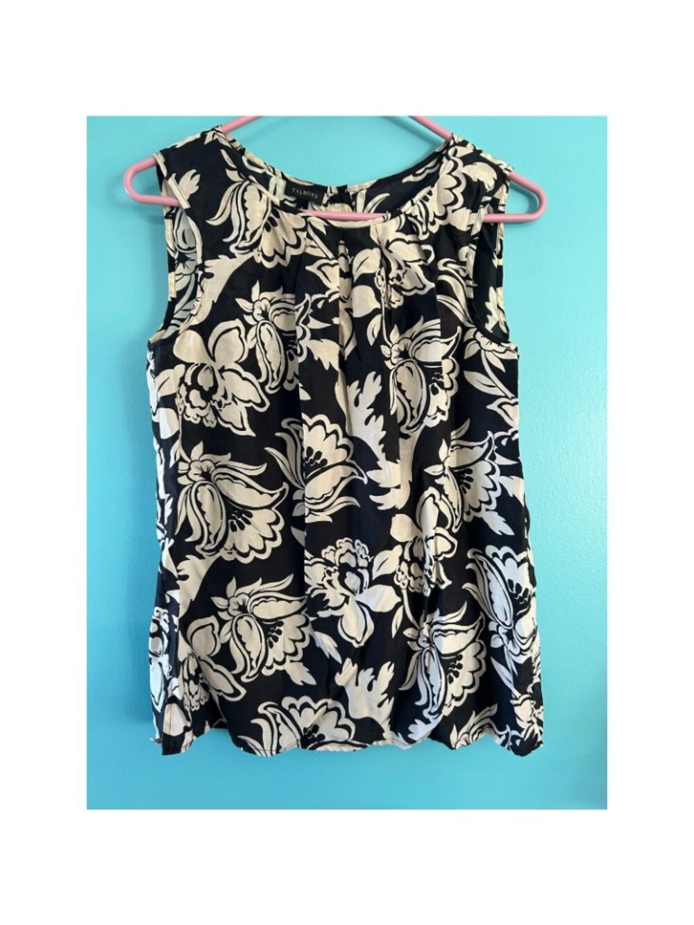 Talbots Silk Blouse Size 4 Black White Floral Sleeveless Button Back Pleated Top